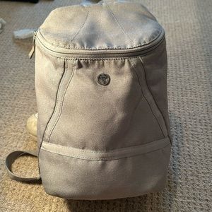 Ivviva Bringing it backpack